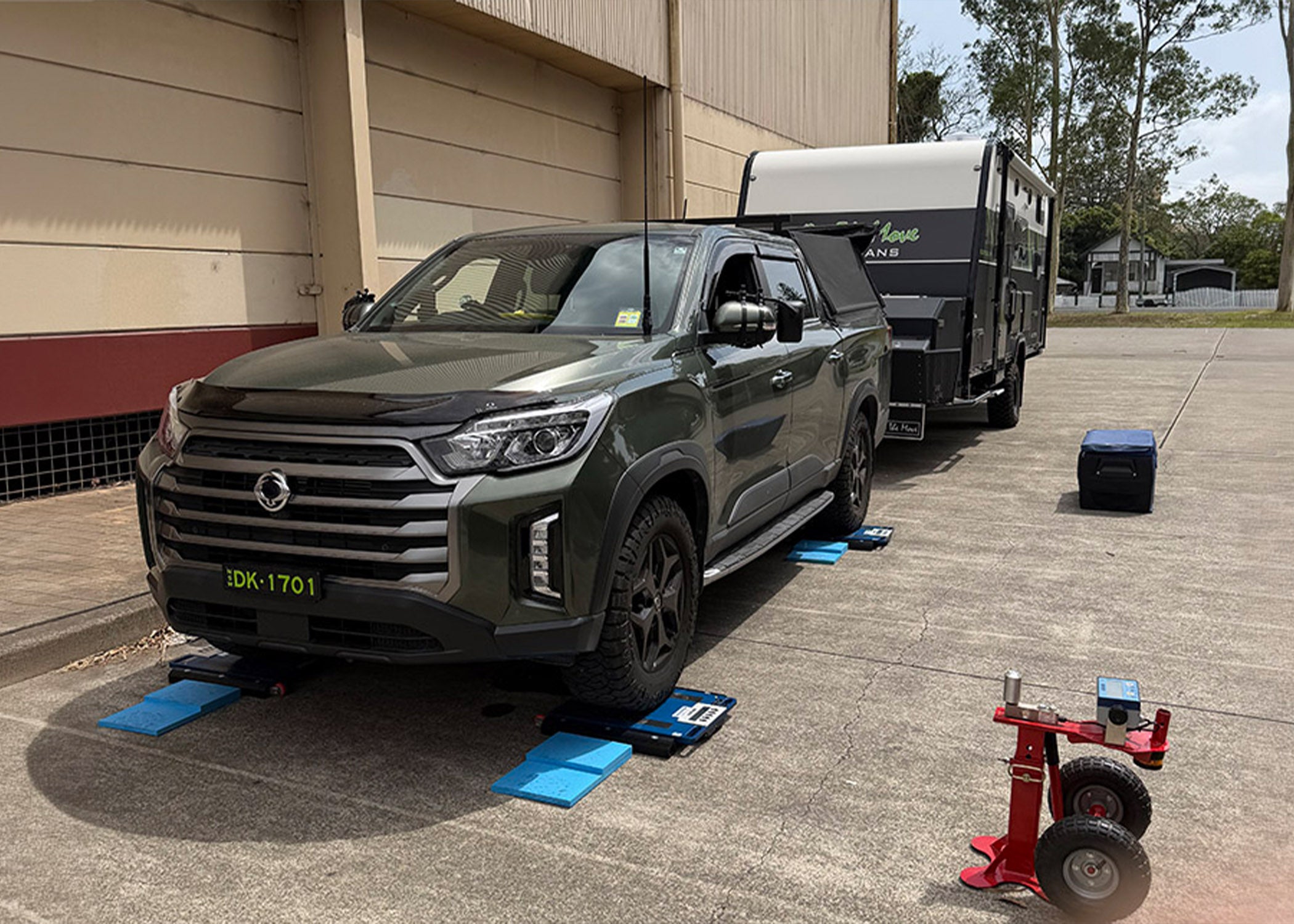 Kara-Weigh mobile 4WD weighing for an off-road setup to check GVM and GCM compliance in NSW.